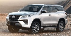 Toyota Fortuner 2022 offroading